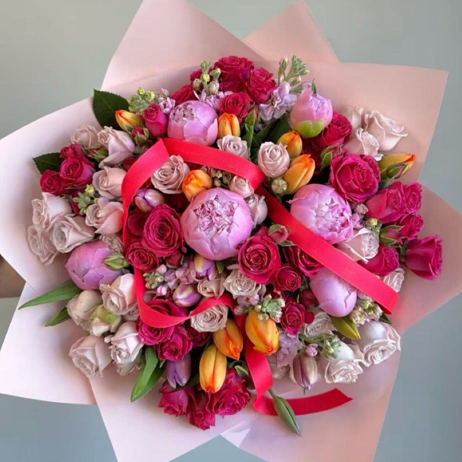 Bouquet du fleuriste dans les tons chauds - fleurs de saison