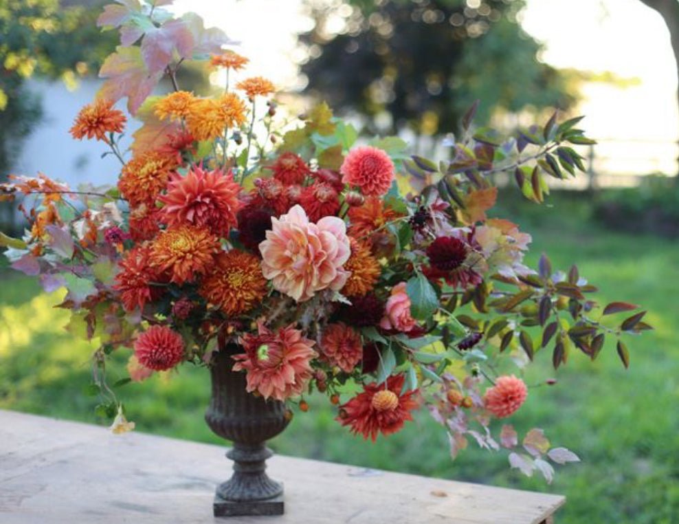 Bouquet du fleuriste dans les tons chauds - fleurs de saison